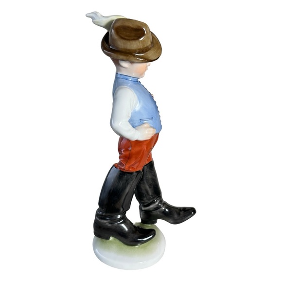 Herend Hungary - Boy in Boots Hand Painted Porcelain Figurine - Stamped - Picture 5 of 11